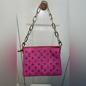 Louis Vuitton like bag. This bag is NOT real